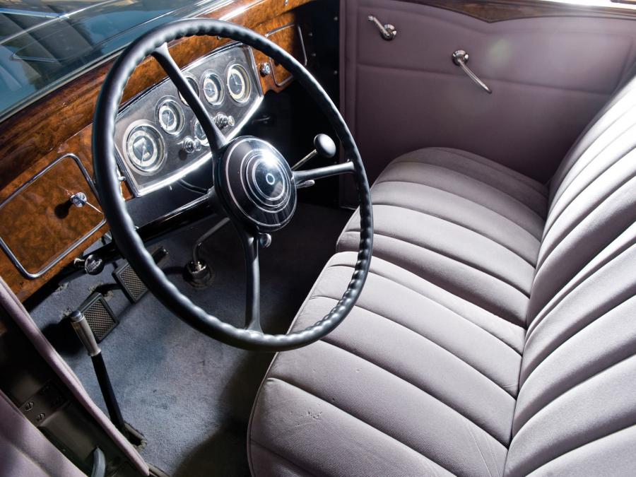  Packard Eight 5-Passenger Sedan 1933 года  (фото 3 из 3)